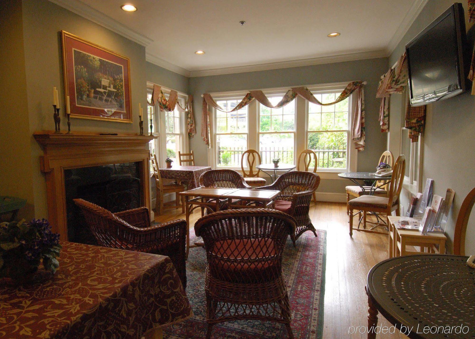 The University Inn At Emory Druid Hills Room photo